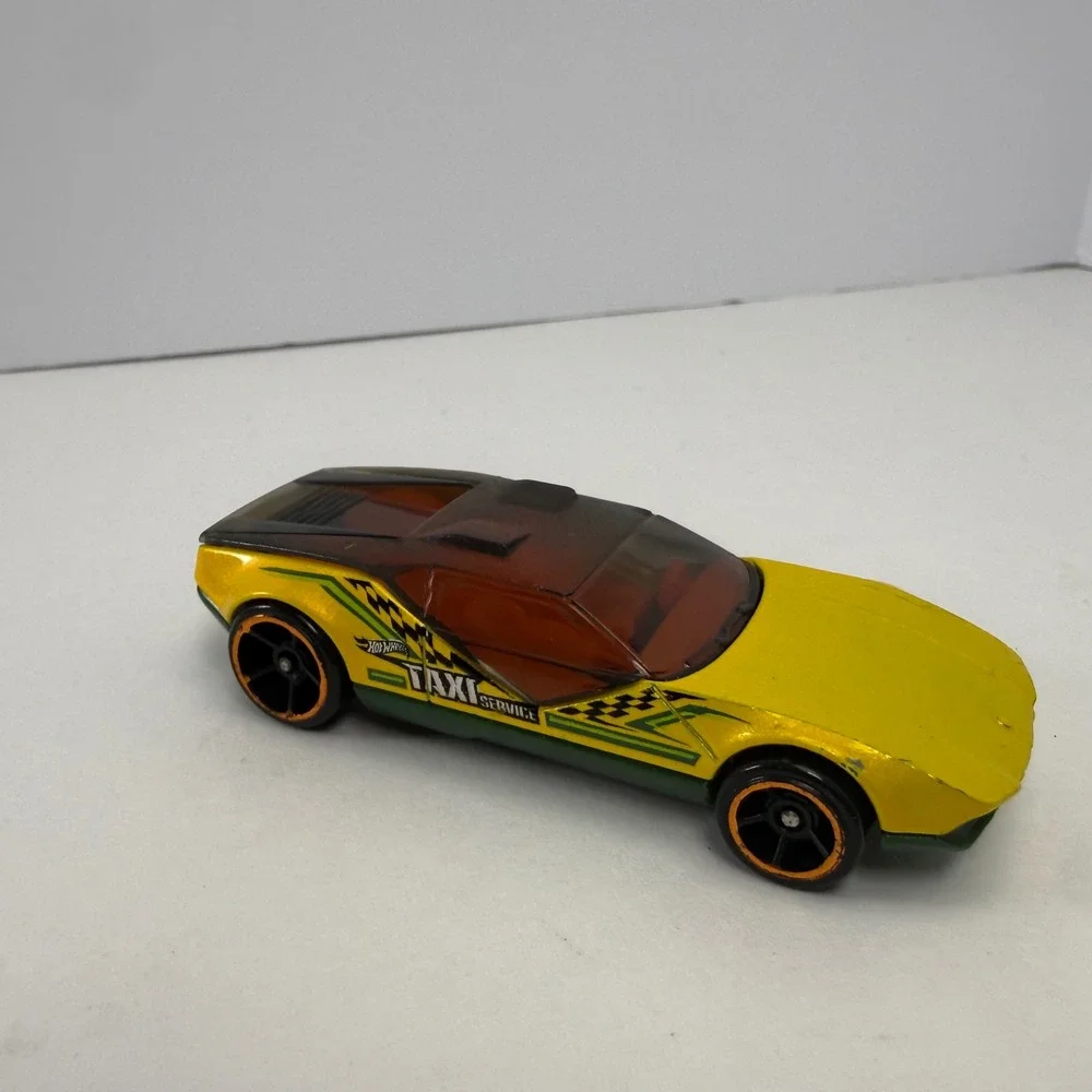 Hot Wheels La Fasta Yellow Green Taxi Service 2008 Mattel Diecast Car 1:64 Scale